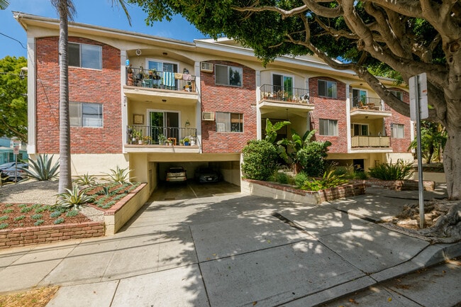 Building Photo - 2803 Arizona Ave