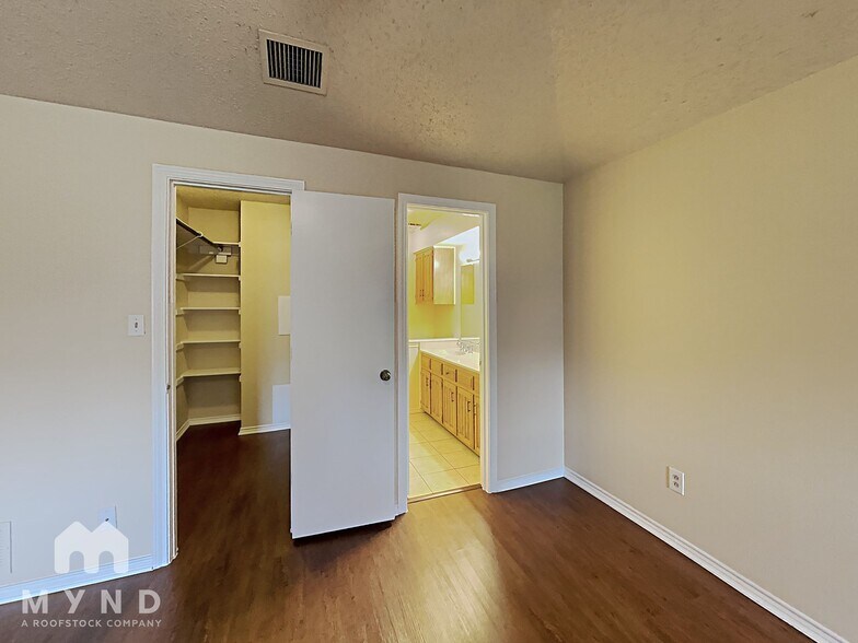 Building Photo - 4211 Spring Meadow Ln