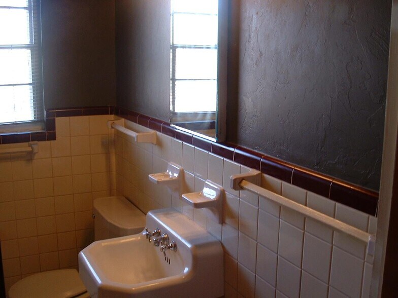 Building Photo - 1209 Windsor Way