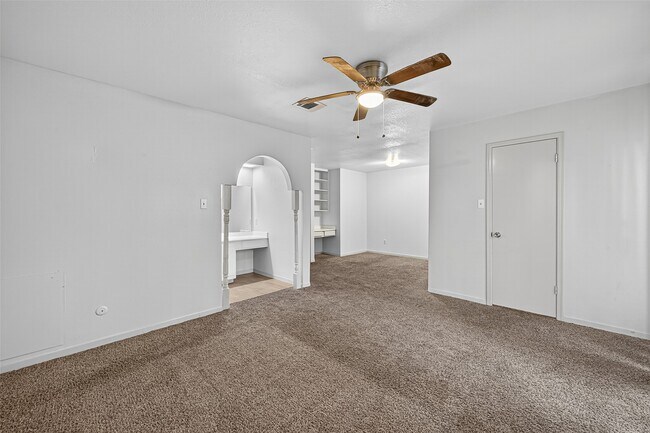 Building Photo - 3906 Glen Cove Cir