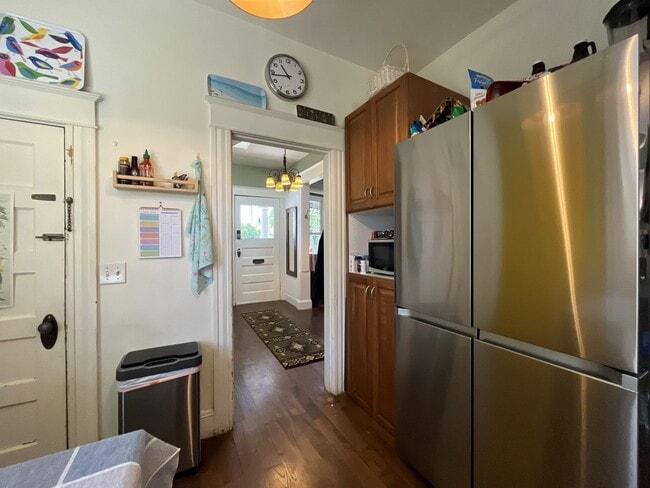 Building Photo - Warm and Welcoming Portland Home with Classic Charm, Modern Kitchen & Outdoor Deck