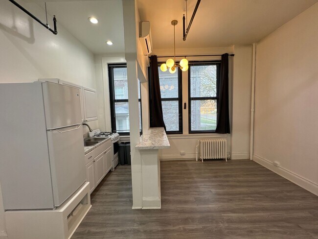 Building Photo - Loft Style Large Studio Apartment