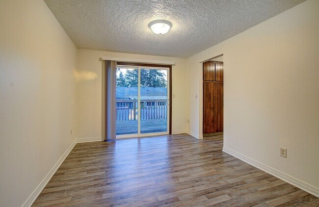 Building Photo - Coveted Cascade Park Area Split Entry Home