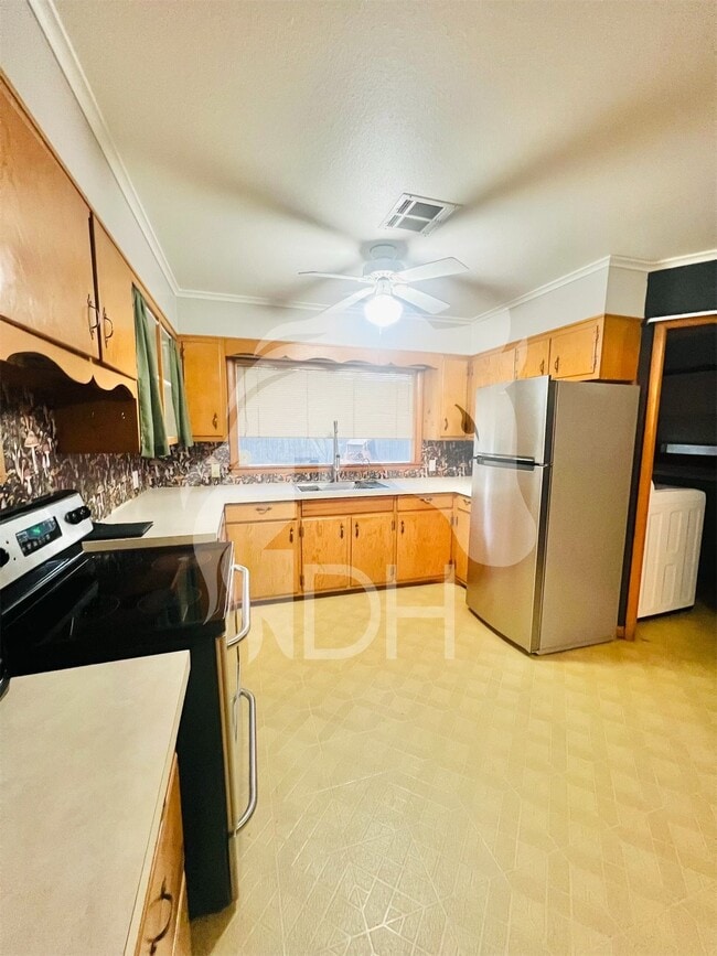 Building Photo - "Charming 4-Bedroom Home with Beautiful Hardwood Floors on South Harding Street!"