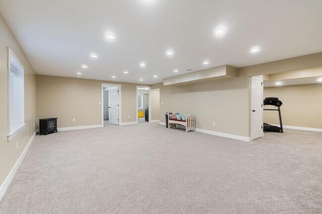 Building Photo - 1841 E Magnolia Cir