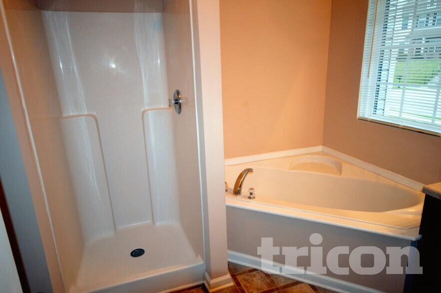 Building Photo - 5325 Oakley Commons Blvd