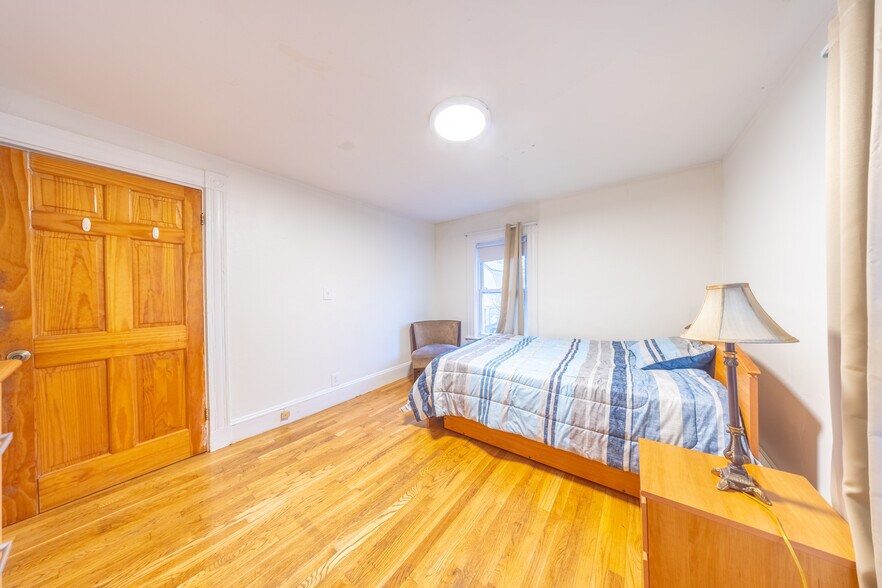 Building Photo - 31 Seattle St