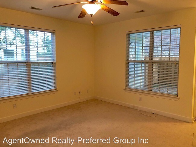 Building Photo - 3 br, 2.5 bath House - 2932 Sugarberry Ln