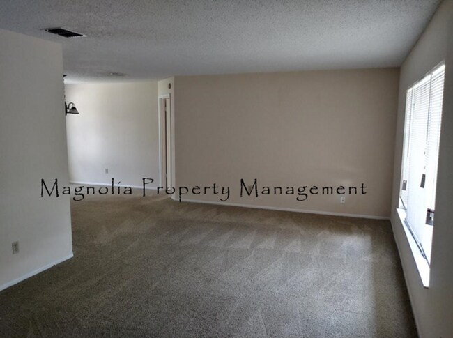 Building Photo - 7729 Indian Ridge Trail N