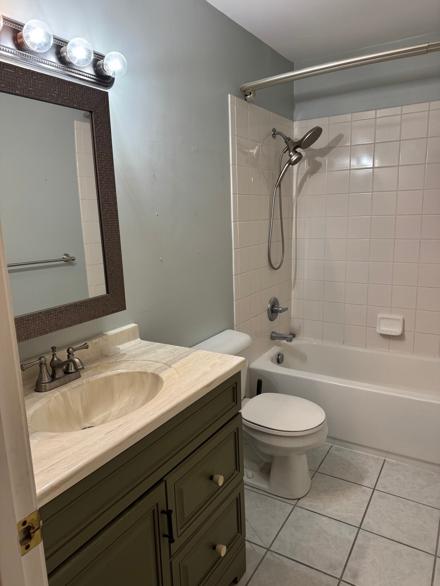 Building Photo - 3124 Royal Windsor Dr