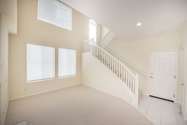 Building Photo - Make this your home