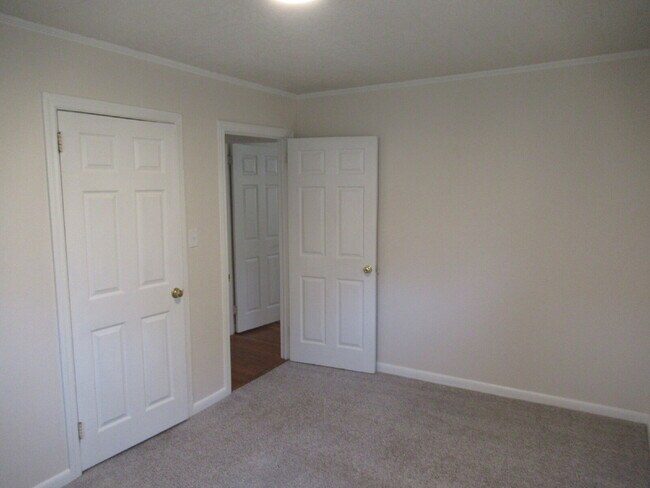 Building Photo - Charming Brick Ranch in a Convenient Lincolnton Location!