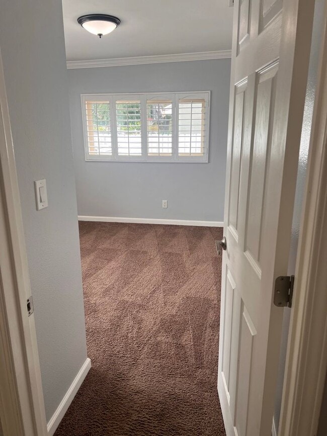 Building Photo - Beautiful 3 Bed / 2 Bath Home with Detached Bonus Space
