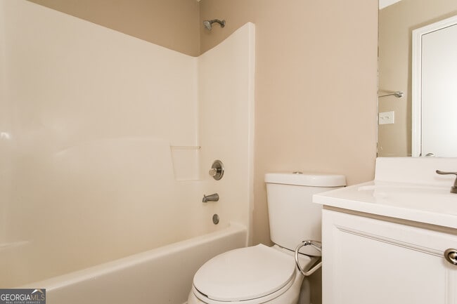 Building Photo - 640 Windchase Pl