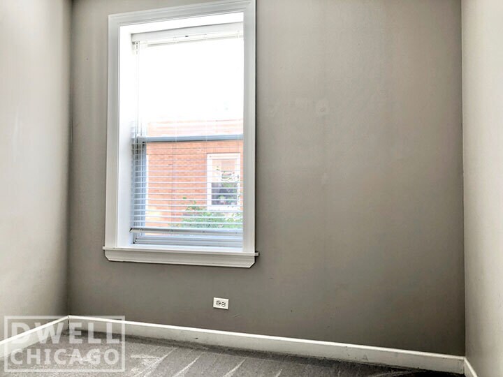 Building Photo - 521 W Belmont Ave