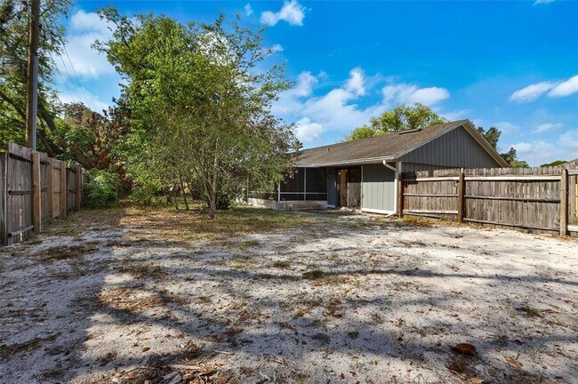 Building Photo - 700 Sunbury Ct