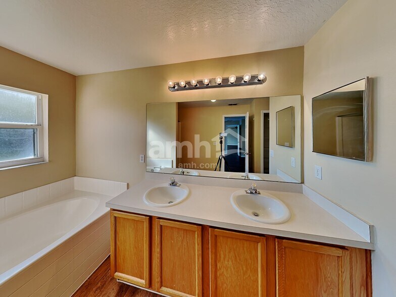 Building Photo - 14610 Rockledge Grove Ct