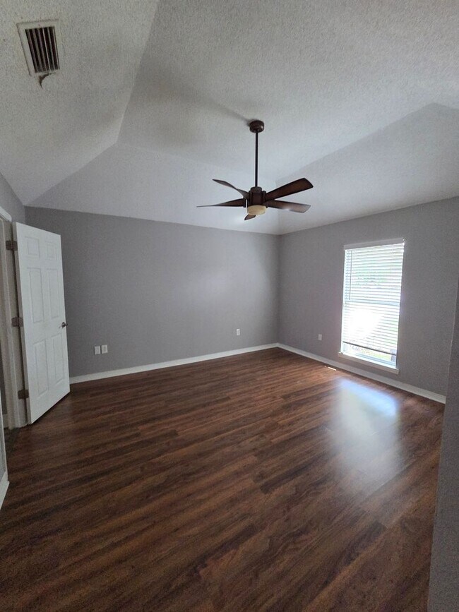 Building Photo - 117 Moonraker Dr