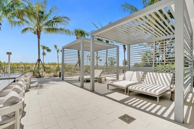 Building Photo - 900 N Ocean Blvd