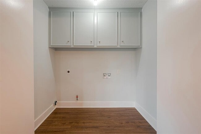 Building Photo - 7910 Litchfield Ln