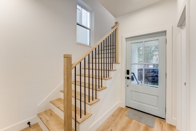 Building Photo - 1216 W 23rd St