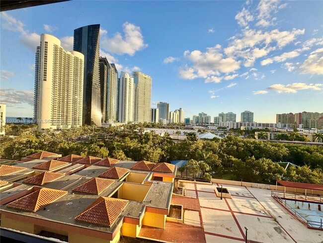 Building Photo - 210 174th St