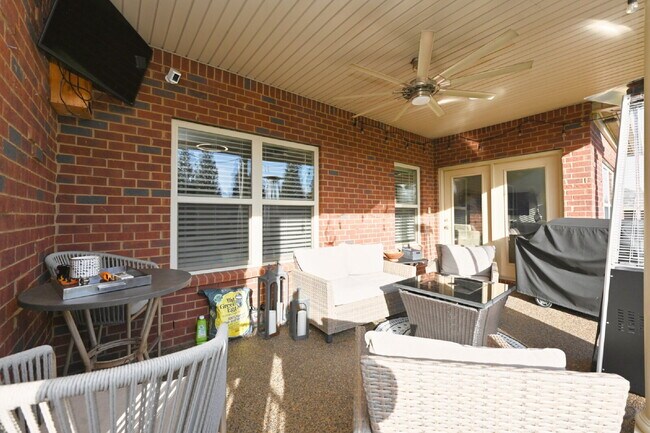 Building Photo - Resort Living at its finest in Foxland Harbor, Gallatin's premier golf and lake community!