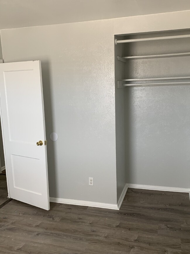 Building Photo - 3 Bedroom One Bath House for Rent