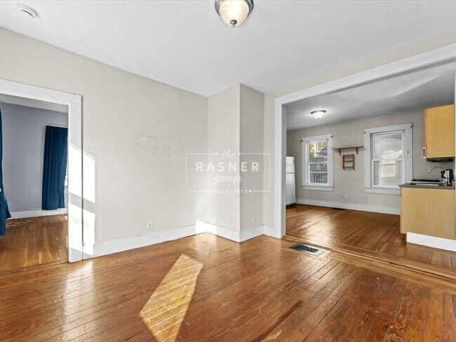 Building Photo - 31 Moore St