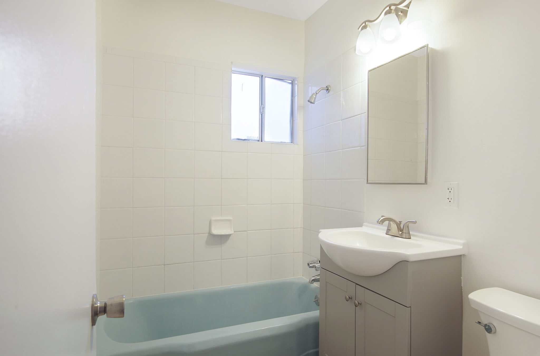 bathroom - 4091 Rosecrans Ave