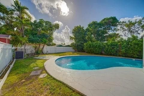 Building Photo - 6550 SW 26th St