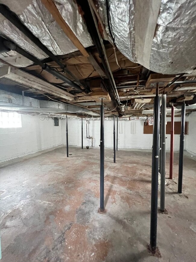 Building Photo - 2-Bedroom 1-Bathroom Single Family Home