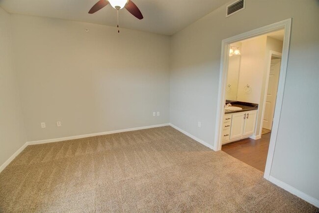 Building Photo - 2320 Gracy Farms Ln