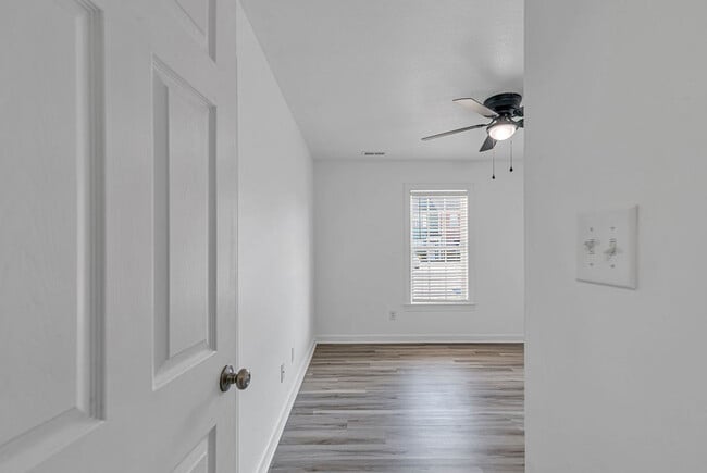 Building Photo - 900 Springwood Dr