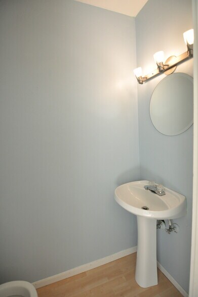 Building Photo - 46 Lakewood Garden Ln