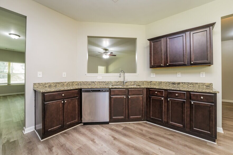Building Photo - 3517 Mica Cir SE