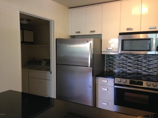 Primary Photo - 5751 N Kolb Rd