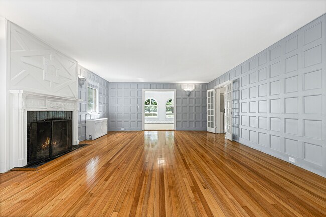 Building Photo - 30 Park Dr N