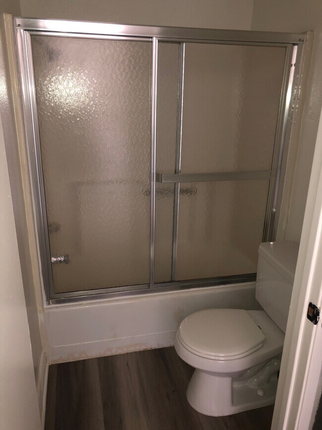 Building Photo - 1200 Mansfield N Ave