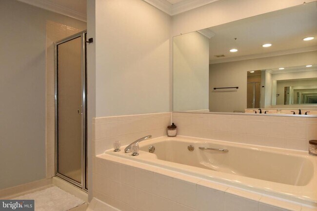 Building Photo - 406 Fortress Way