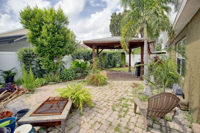 Building Photo - 2120 Falkner Rd