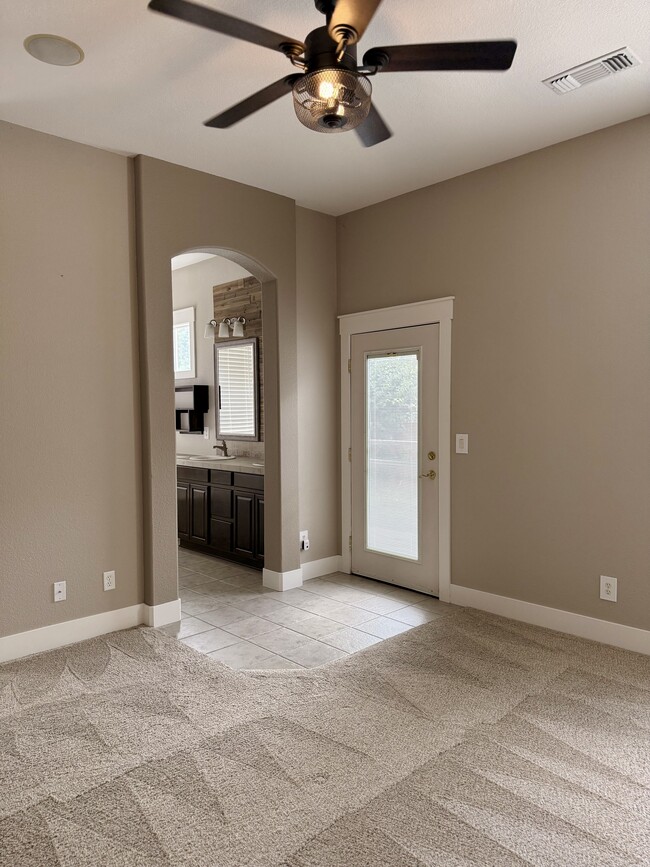 Building Photo - 7467 Earlsmoore Dr