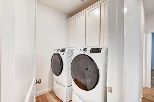 Building Photo - 8403 Oceanmist Cv Dr