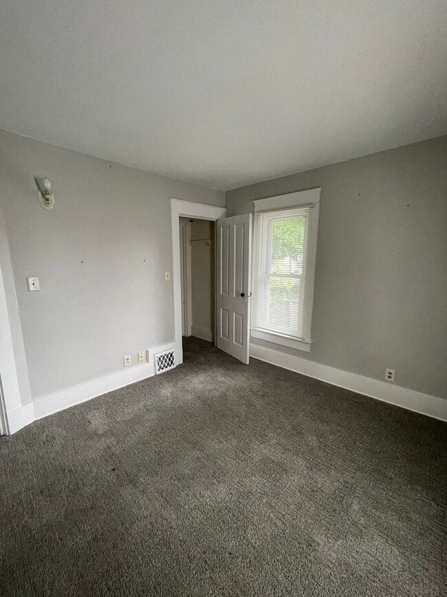 Building Photo - 4 Bedroom Home Near Downtown Goshen