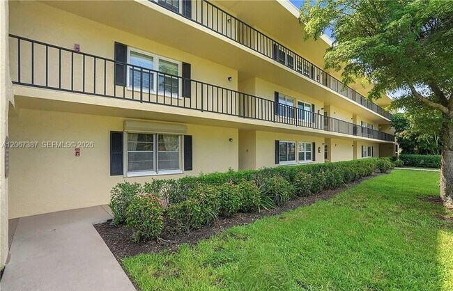 Building Photo - 1085 Forest Lakes Dr