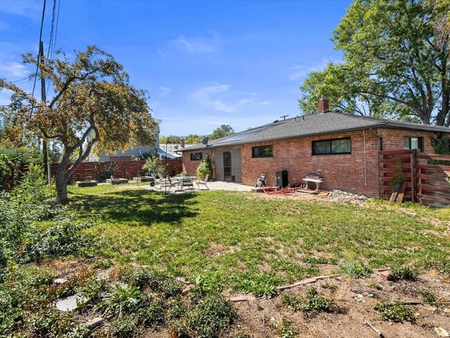 Building Photo - Dream Home