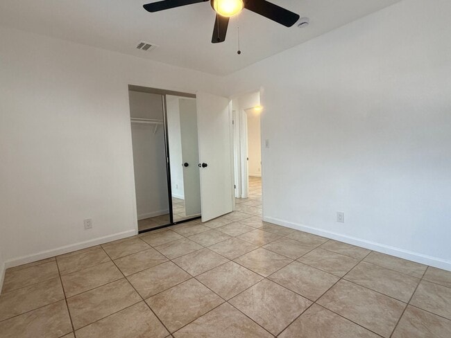 Building Photo - 3+2 with garage