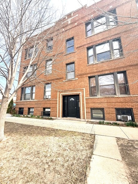 Building Photo - 4757 N Paulina St