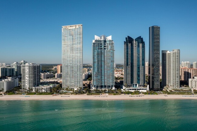 Building Photo - 17001 Collins Ave