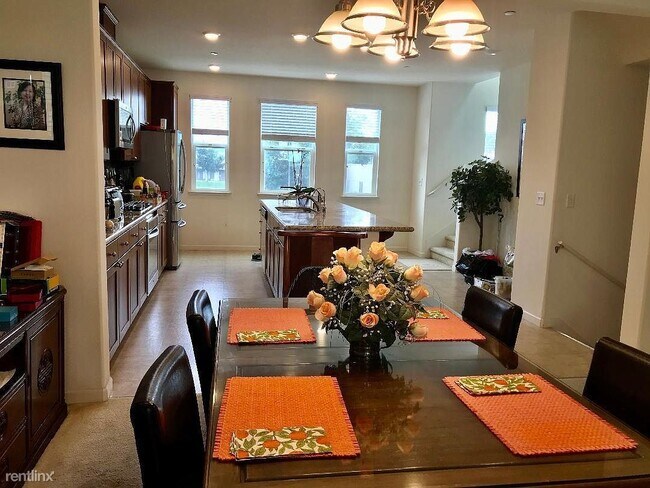 Building Photo - 939 Phelan Ave